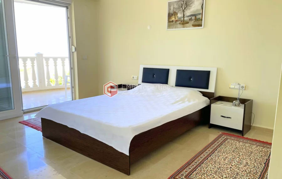 Ruhige, freistehende Villa mit 5 Zimmer, Whirlpool und Kamin zum Verkauf in Demirtasch