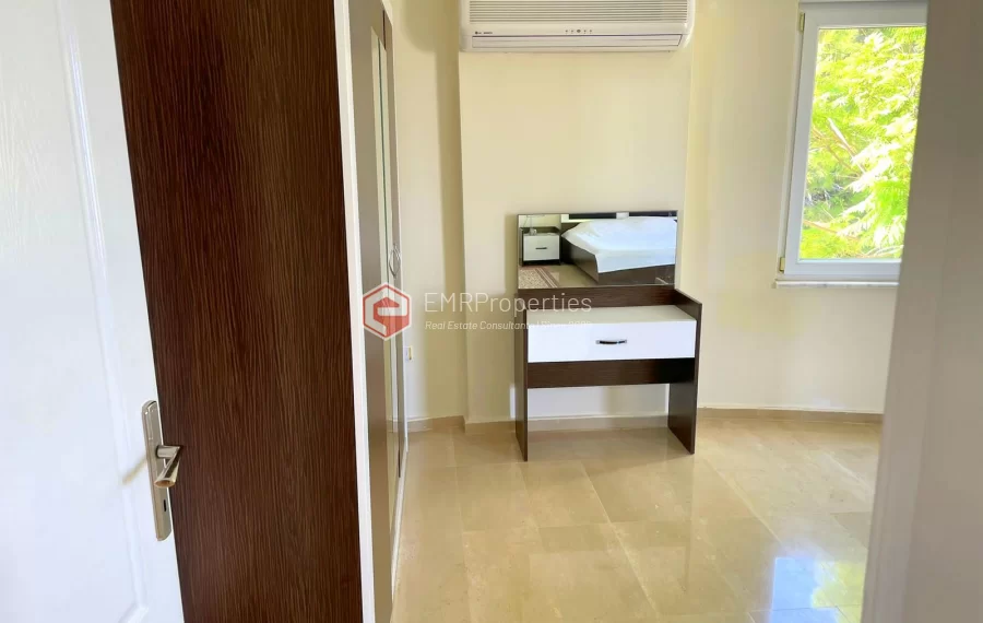 Ruhige, freistehende Villa mit 5 Zimmer, Whirlpool und Kamin zum Verkauf in Demirtasch