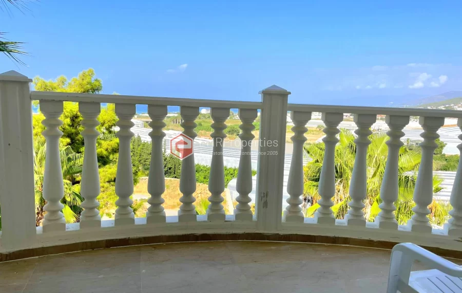 Ruhige, freistehende Villa mit 5 Zimmer, Whirlpool und Kamin zum Verkauf in Demirtasch