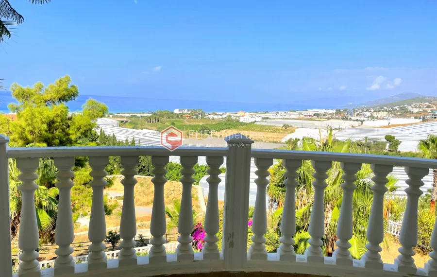 Ruhige, freistehende Villa mit 5 Zimmer, Whirlpool und Kamin zum Verkauf in Demirtasch