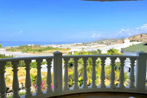 Mirna samostojeca vila sa 4 spavace sobe sa jacuzzijem i kaminom na prodaju u Demirtasu