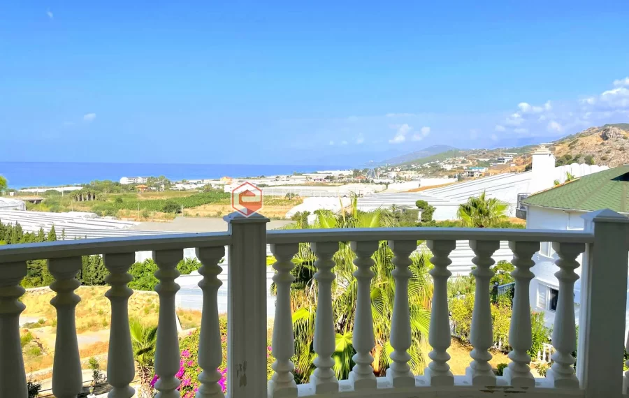 Ruhige, freistehende Villa mit 5 Zimmer, Whirlpool und Kamin zum Verkauf in Demirtasch