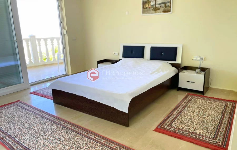 Ruhige, freistehende Villa mit 5 Zimmer, Whirlpool und Kamin zum Verkauf in Demirtasch