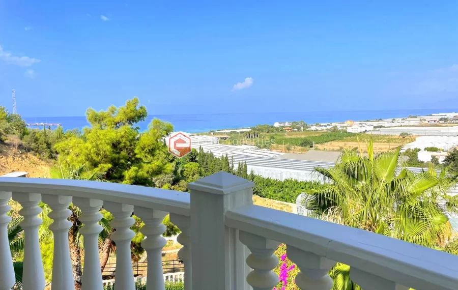 Ruhige, freistehende Villa mit 5 Zimmer, Whirlpool und Kamin zum Verkauf in Demirtasch