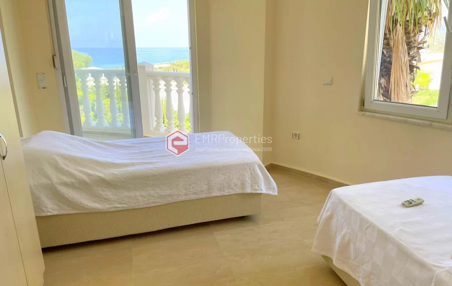 Ruhige, freistehende Villa mit 5 Zimmer, Whirlpool und Kamin zum Verkauf in Demirtasch