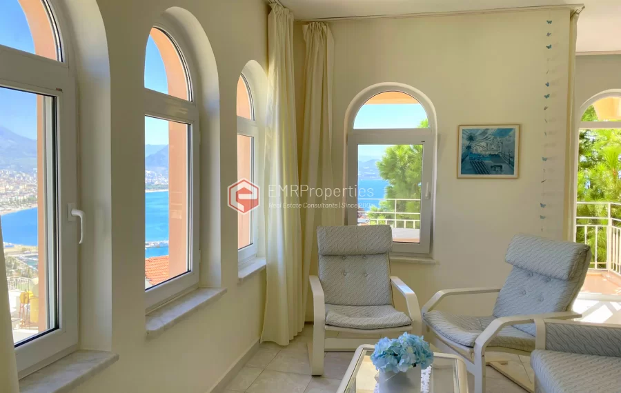 Wunderschöne 3-Zimmer-Wohnung mit Panoramablick in der Burg von Alanya zu verkaufen