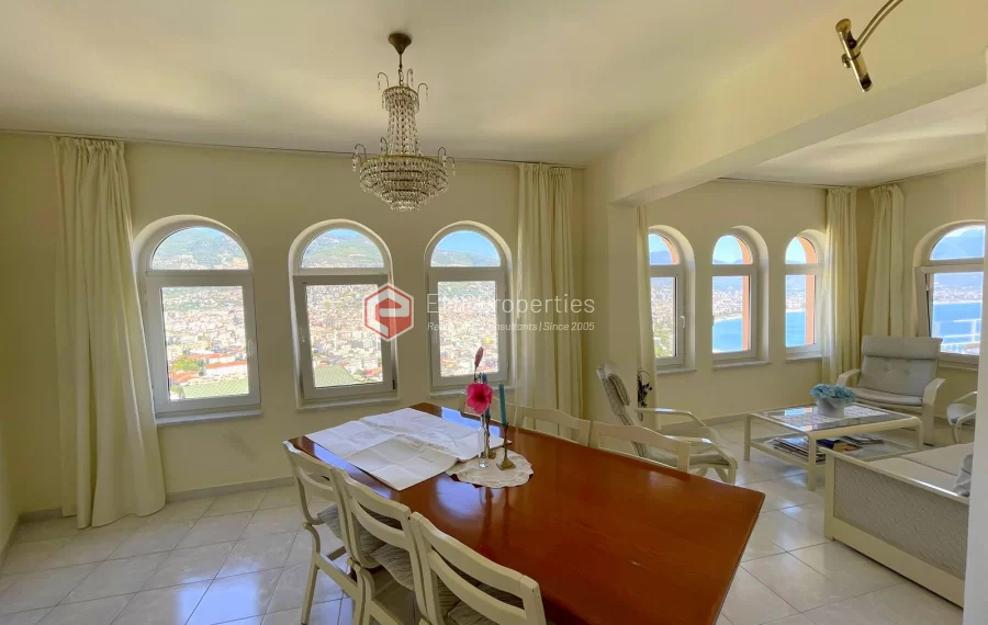 Wunderschöne 3-Zimmer-Wohnung mit Panoramablick in der Burg von Alanya zu verkaufen