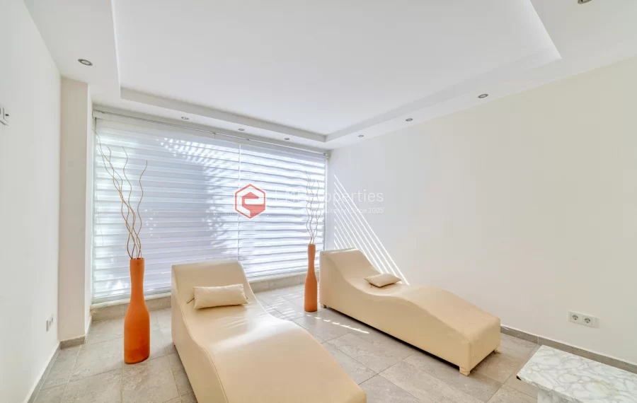 Просторная 4-х спальная квартира с видом на море на продажу в Джикджилли Аланья