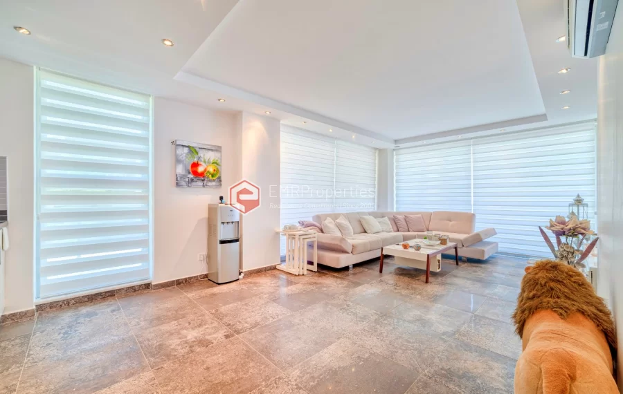 Просторная 4-х спальная квартира с видом на море на продажу в Джикджилли Аланья