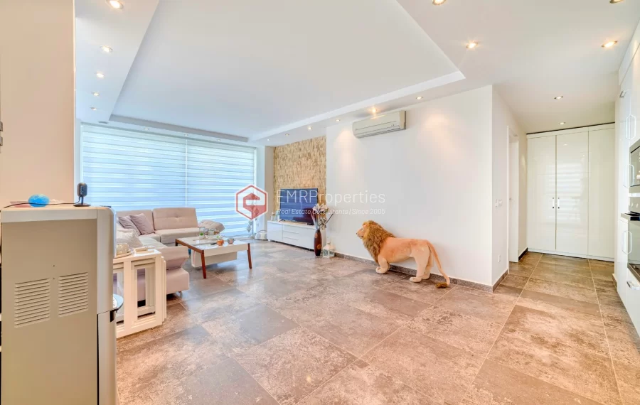 Просторная 4-х спальная квартира с видом на море на продажу в Джикджилли Аланья