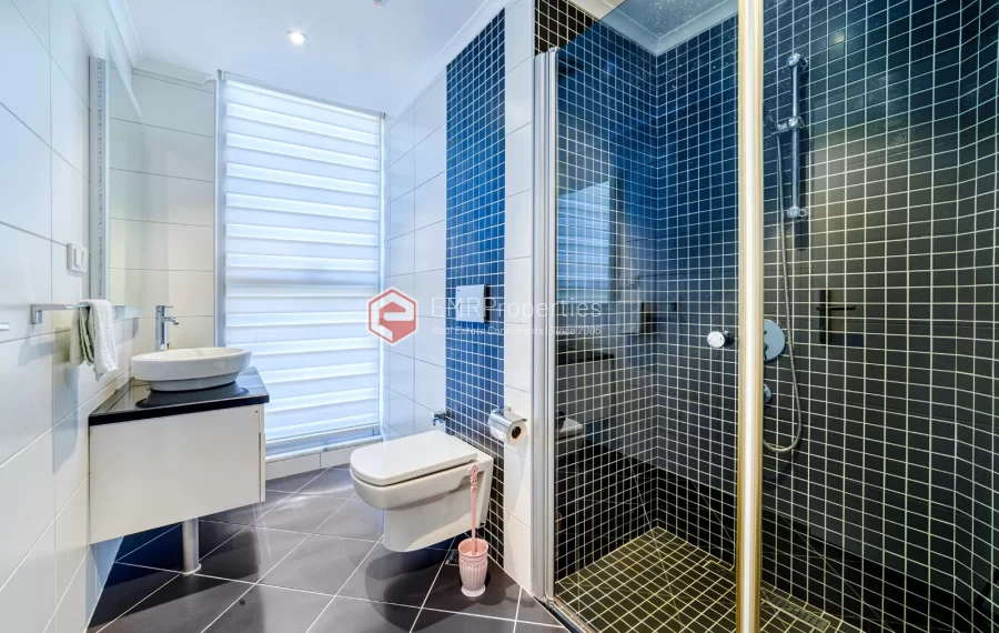 Просторная 4-х спальная квартира с видом на море на продажу в Джикджилли Аланья