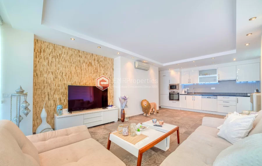 Просторная 4-х спальная квартира с видом на море на продажу в Джикджилли Аланья