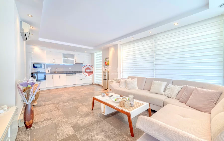 Просторная 4-х спальная квартира с видом на море на продажу в Джикджилли Аланья