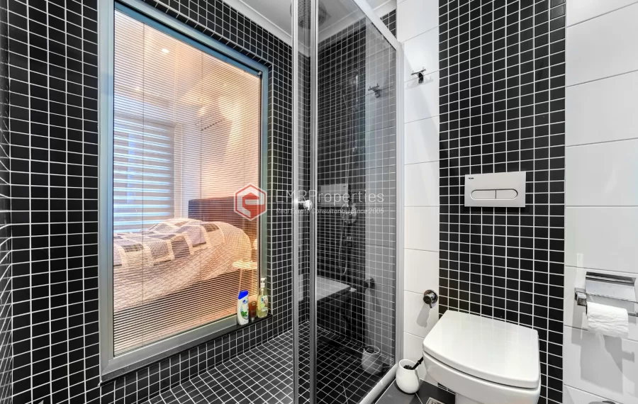 Просторная 4-х спальная квартира с видом на море на продажу в Джикджилли Аланья