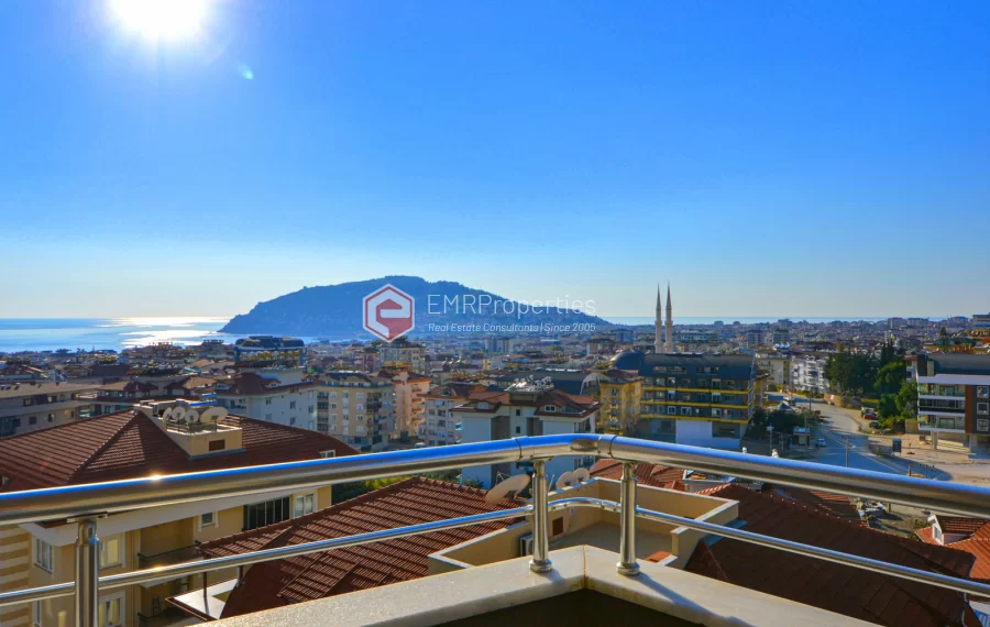 Продается современная 2-комнатная квартира с видом на море и замок в Джикджилли.