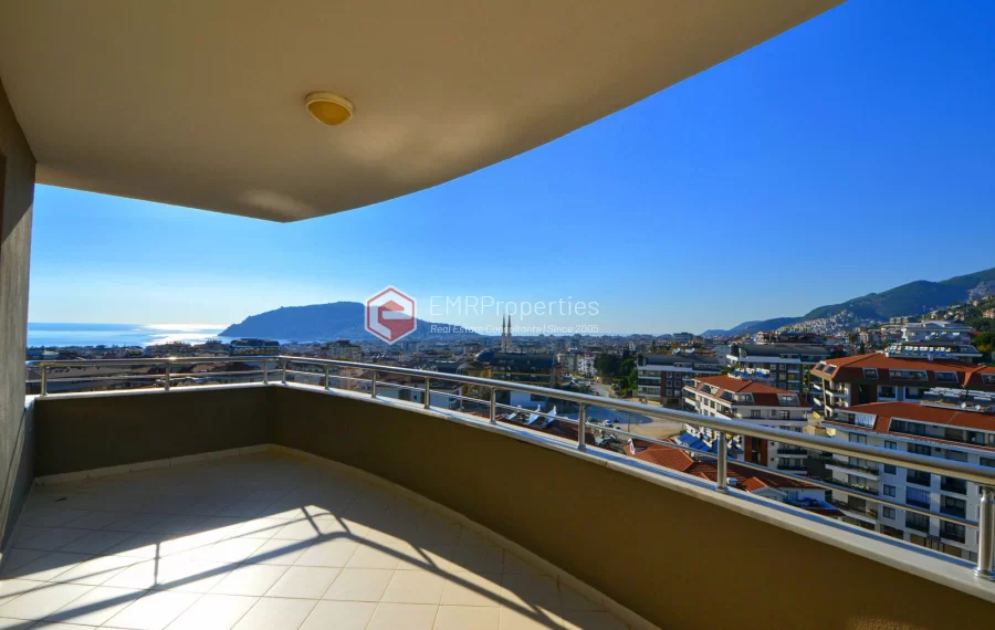 Продается современная 2-комнатная квартира с видом на море и замок в Джикджилли.