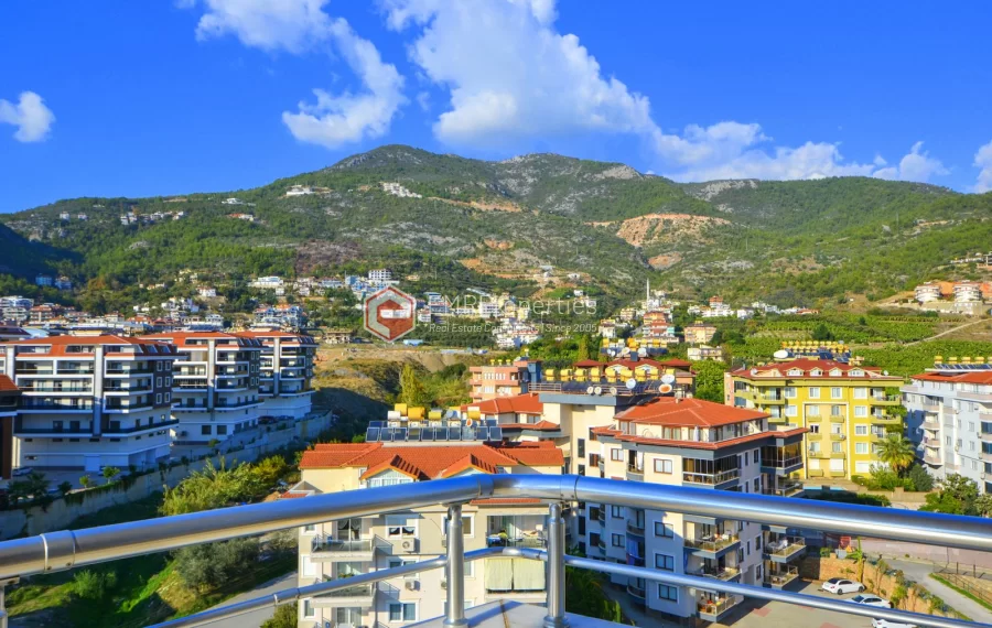 Продается современная 2-комнатная квартира с видом на море и замок в Джикджилли.