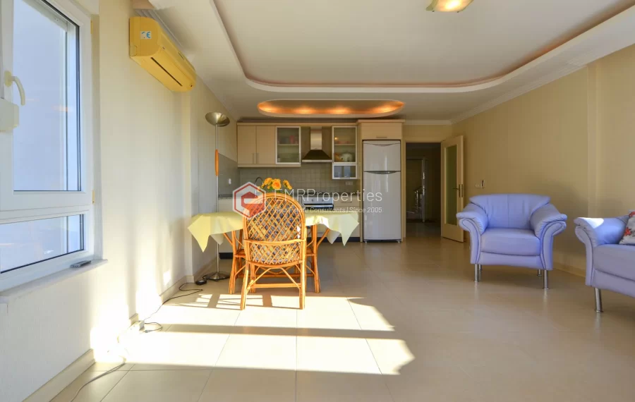 Продается современная 2-комнатная квартира с видом на море и замок в Джикджилли.