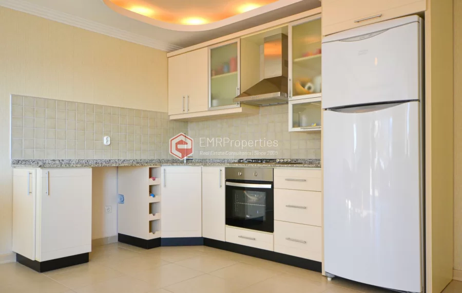 Продается современная 2-комнатная квартира с видом на море и замок в Джикджилли.