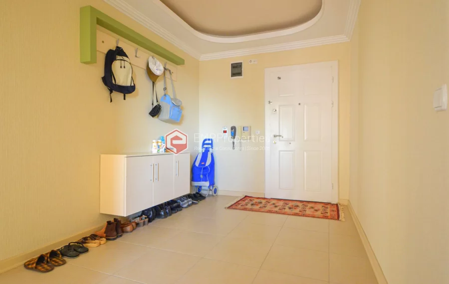 Продается современная 2-комнатная квартира с видом на море и замок в Джикджилли.