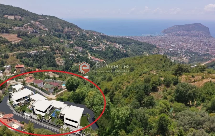 Moderne und ultraluxuriöse Villen mit 3 und 4 Schlafzimmern zum Verkauf in Tepe