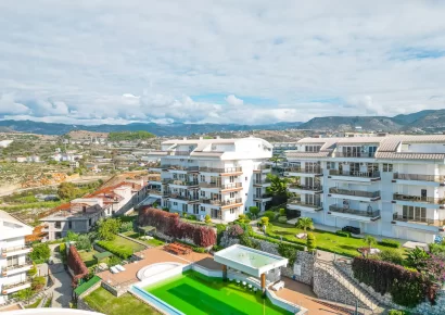 Двухуровневый пентхаус с видом на море с оригинальным дизайном интерьера на продажу в Конаклы.