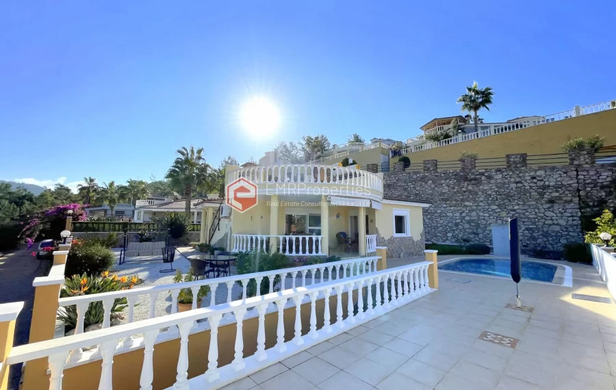 Freistehende Villa mit 3 Zimmer zum Verkauf in Kargicak mit Panoramablick