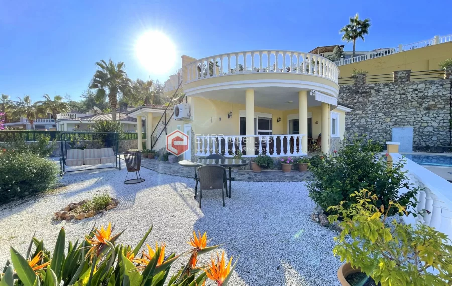 Freistehende Villa mit 3 Zimmer zum Verkauf in Kargicak mit Panoramablick