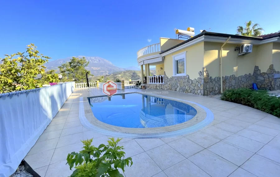 Freistehende Villa mit 3 Zimmer zum Verkauf in Kargicak mit Panoramablick