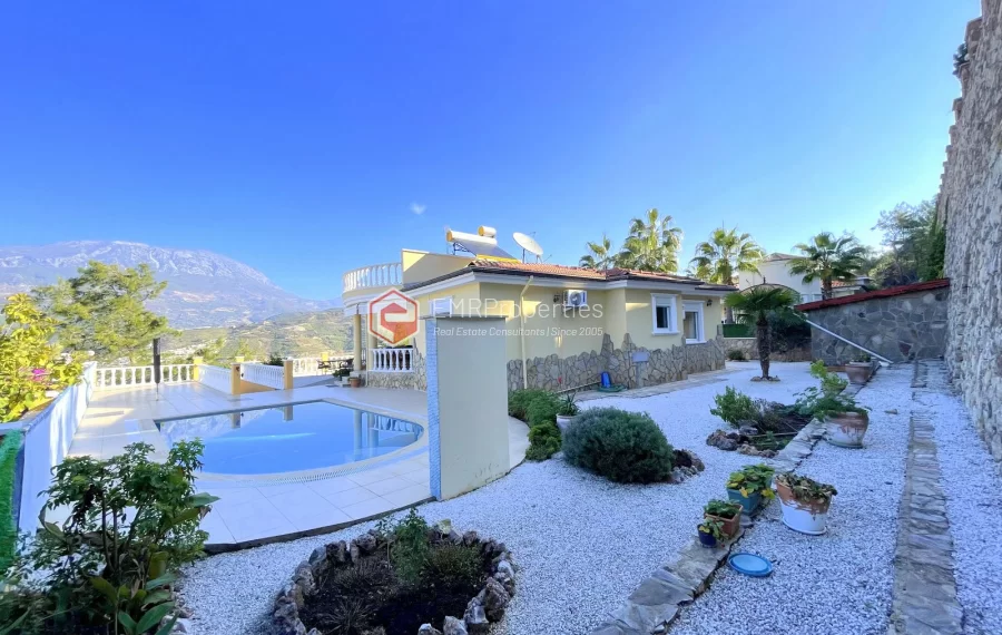 Freistehende Villa mit 3 Zimmer zum Verkauf in Kargicak mit Panoramablick