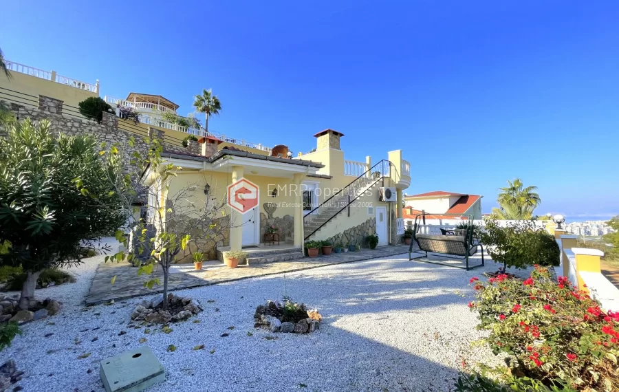 Freistehende Villa mit 3 Zimmer zum Verkauf in Kargicak mit Panoramablick