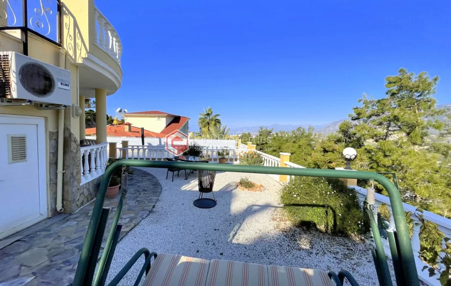 Freistehende Villa mit 3 Zimmer zum Verkauf in Kargicak mit Panoramablick