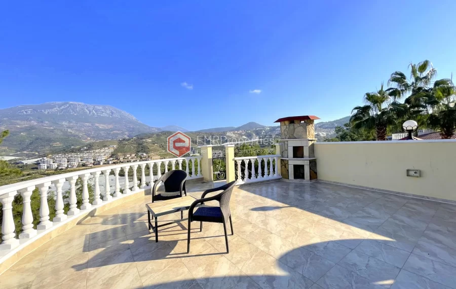 Freistehende Villa mit 3 Zimmer zum Verkauf in Kargicak mit Panoramablick