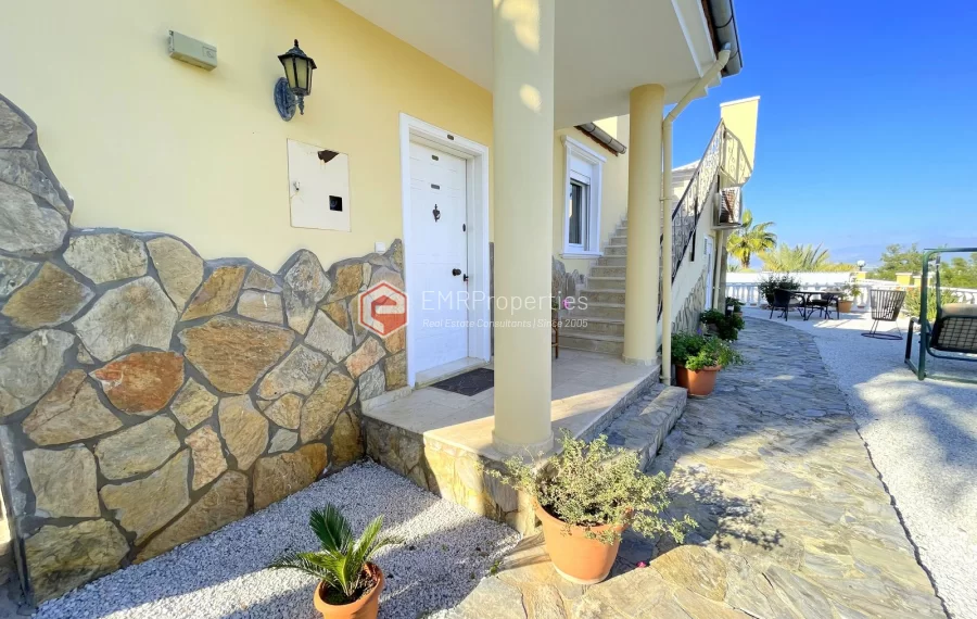 Freistehende Villa mit 3 Zimmer zum Verkauf in Kargicak mit Panoramablick