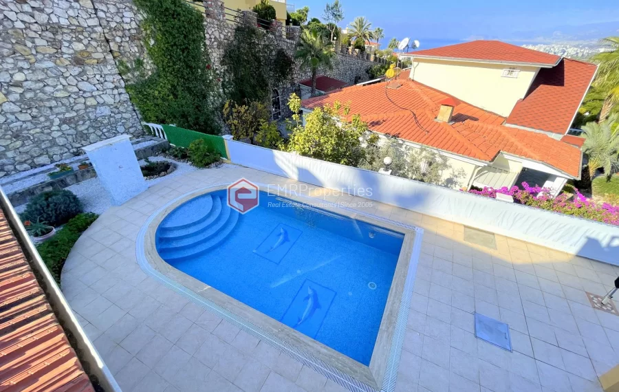 Freistehende Villa mit 3 Zimmer zum Verkauf in Kargicak mit Panoramablick