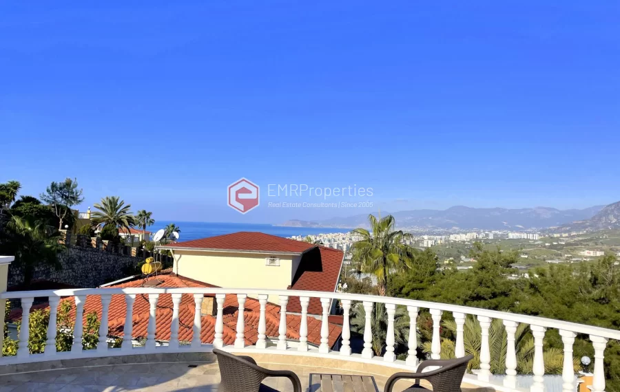 Freistehende Villa mit 3 Zimmer zum Verkauf in Kargicak mit Panoramablick