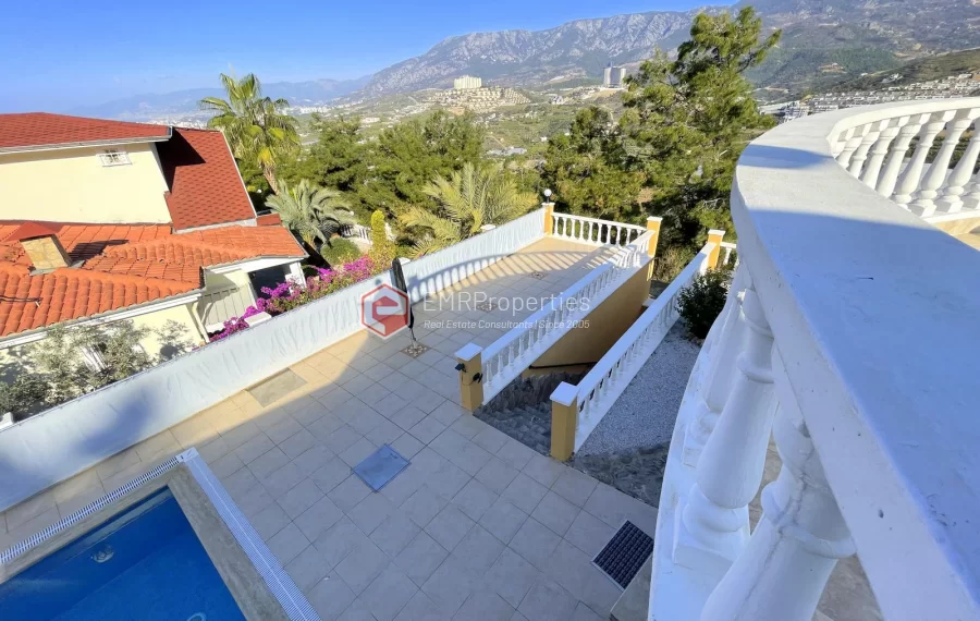 Freistehende Villa mit 3 Zimmer zum Verkauf in Kargicak mit Panoramablick