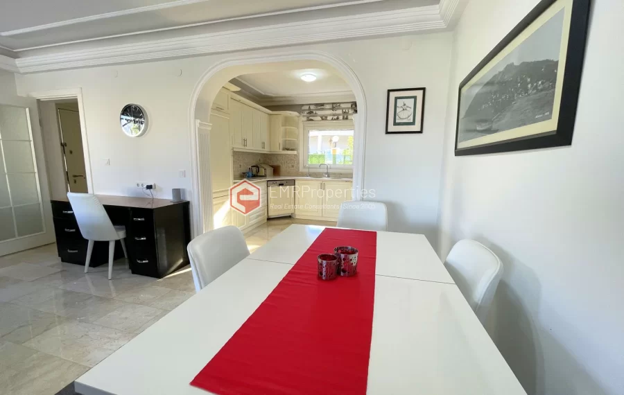 Freistehende Villa mit 3 Zimmer zum Verkauf in Kargicak mit Panoramablick