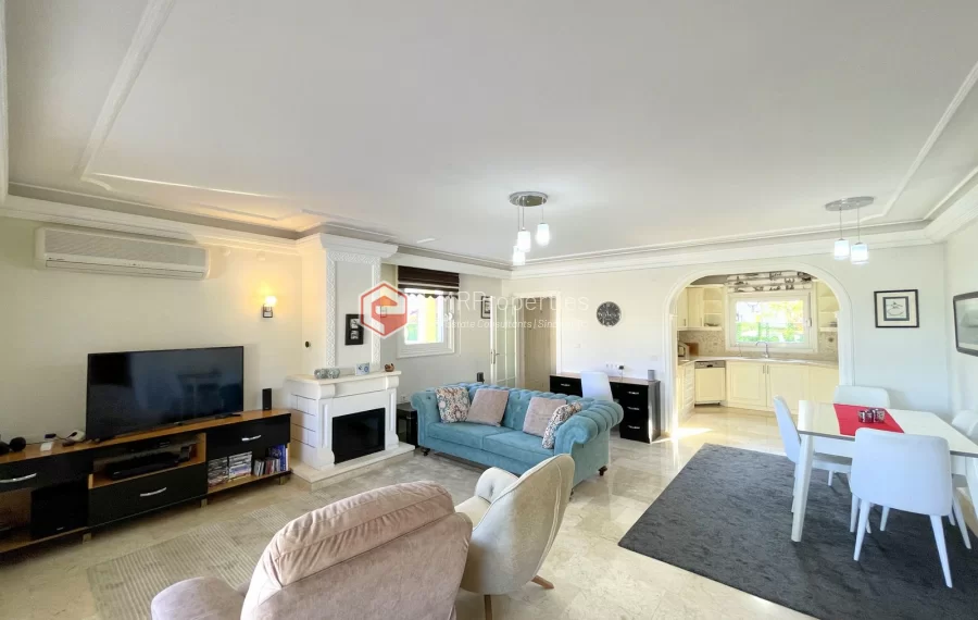 Freistehende Villa mit 3 Zimmer zum Verkauf in Kargicak mit Panoramablick