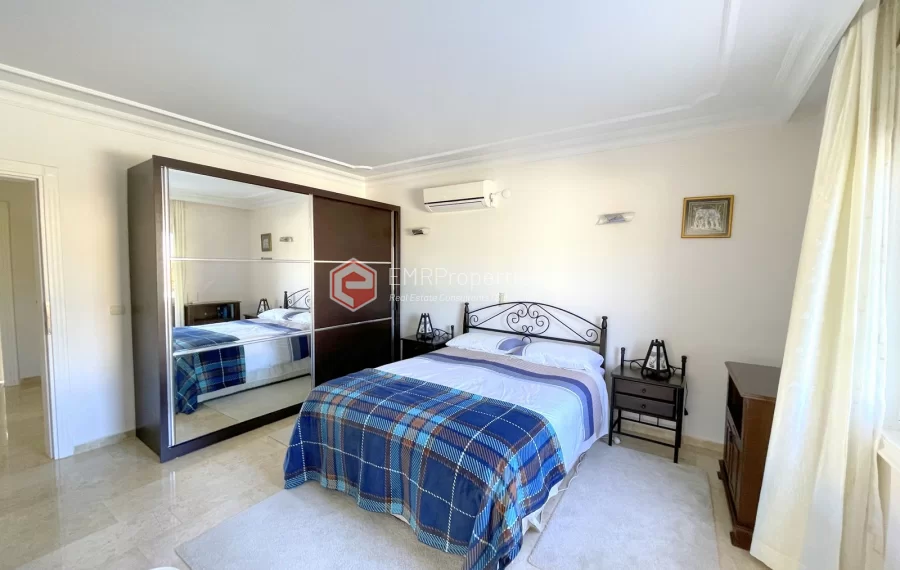 Freistehende Villa mit 3 Zimmer zum Verkauf in Kargicak mit Panoramablick