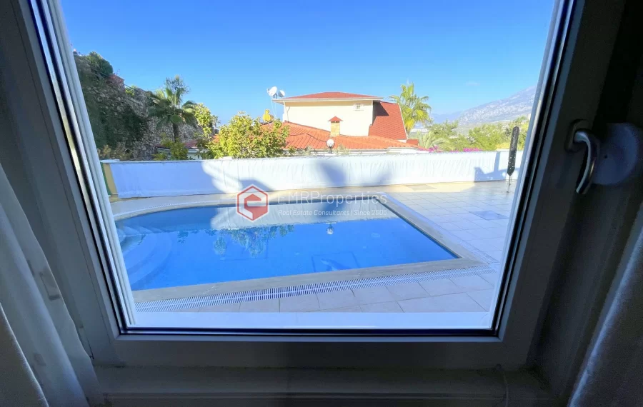 Freistehende Villa mit 3 Zimmer zum Verkauf in Kargicak mit Panoramablick