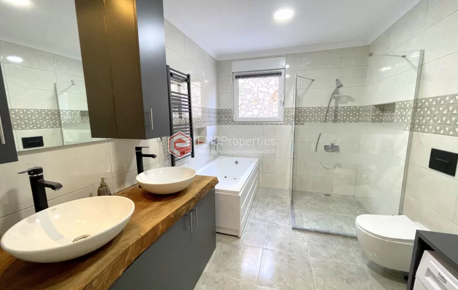 Freistehende Villa mit 3 Zimmer zum Verkauf in Kargicak mit Panoramablick