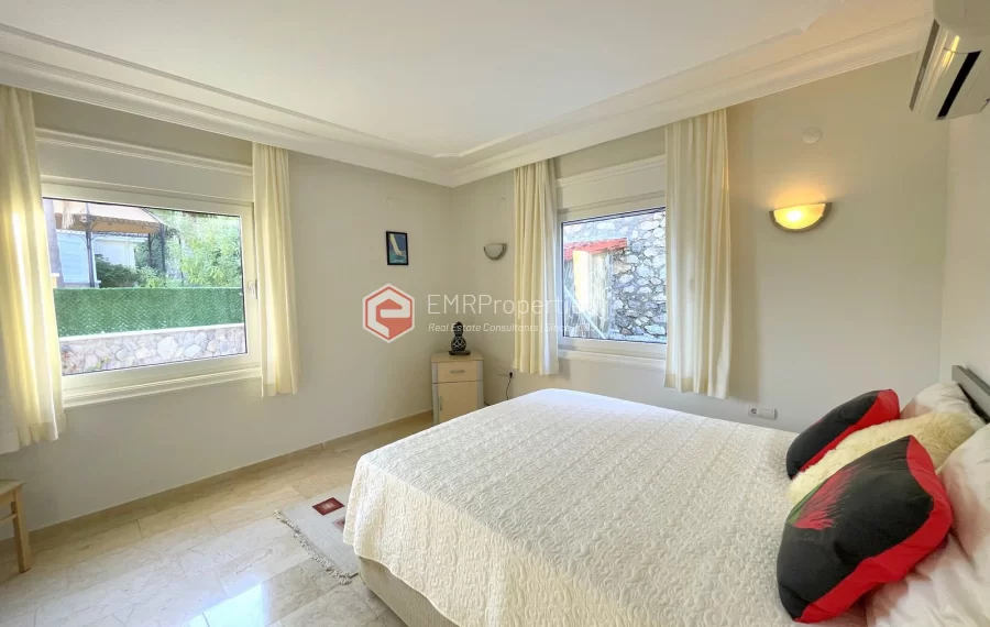 Freistehende Villa mit 3 Zimmer zum Verkauf in Kargicak mit Panoramablick