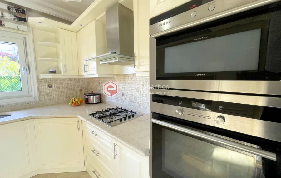 Freistehende Villa mit 3 Zimmer zum Verkauf in Kargicak mit Panoramablick