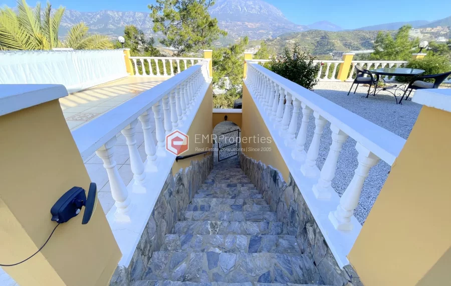 Freistehende Villa mit 3 Zimmer zum Verkauf in Kargicak mit Panoramablick