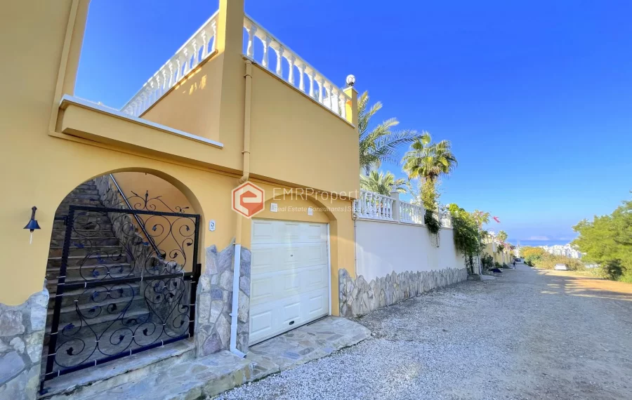Freistehende Villa mit 3 Zimmer zum Verkauf in Kargicak mit Panoramablick