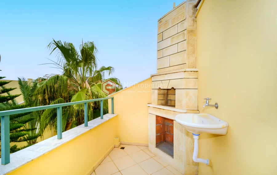 Peaceful 2 bedroom private villa near the sea for sale in Konakli