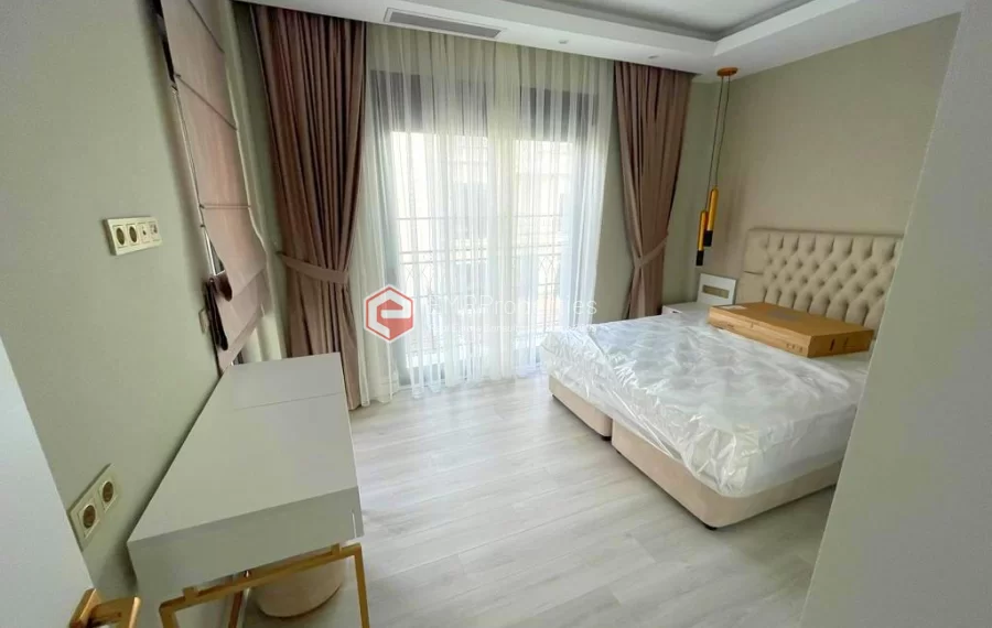 Wunderschöne Villa mit 5 Zimmer und Swimmingpool zum Verkauf in Belek