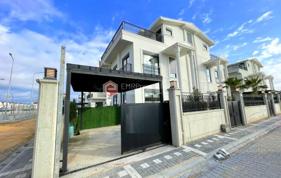 Wunderschöne Villa mit 5 Zimmer und Swimmingpool zum Verkauf in Belek