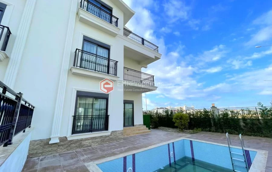 Wunderschöne Villa mit 5 Zimmer und Swimmingpool zum Verkauf in Belek